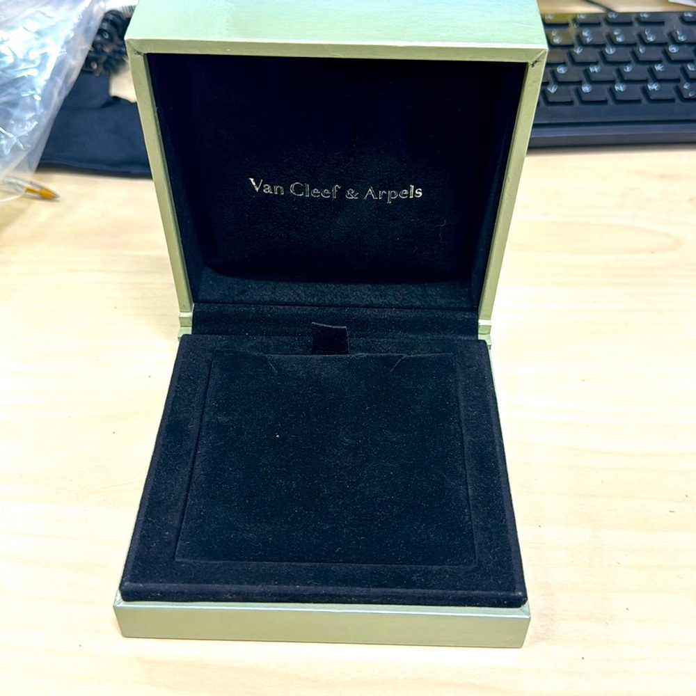 Copy Van Cleef & Arpel Magic Earrings Necklaces Box